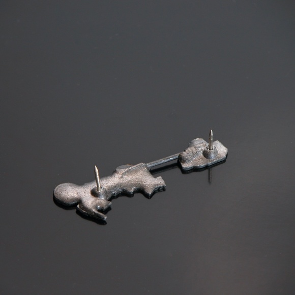 Biker Hat Lapel Pin Rally Wagon Motorcycle Traile - Picture 2 of 2